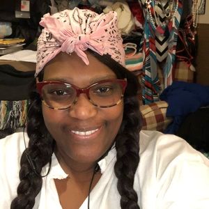 Meet your Posher, Angela